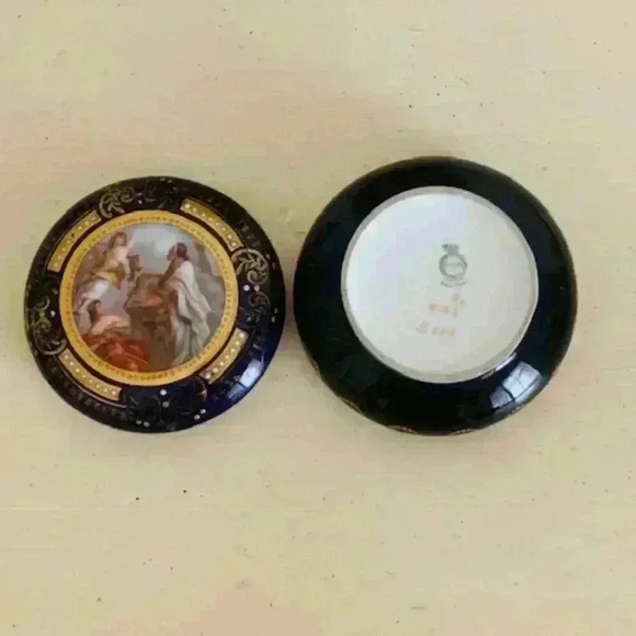 Vintage Trinket Box - Picture 4 of 4